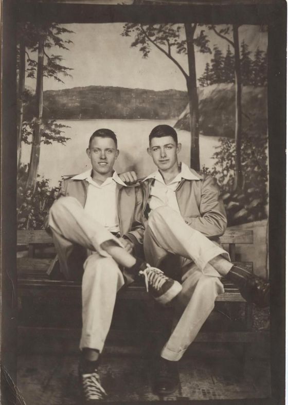 men-together-1940s-9506