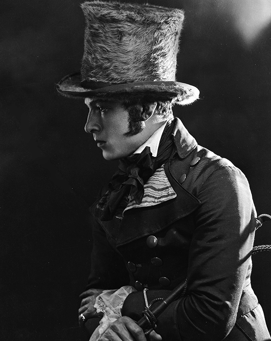 rudolph-valentino-for-beyond-the-rocks-1922