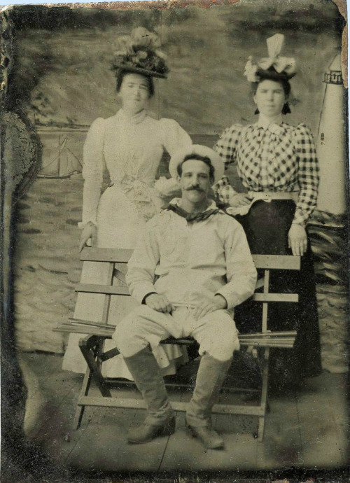 sailor-and-two-woman