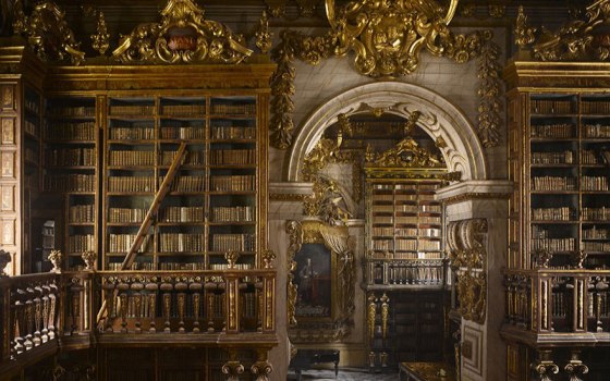 book-biblioteca-joanina-coimbra-portugal