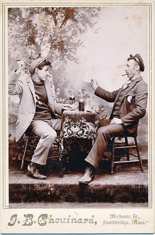 men-together-drinking-281