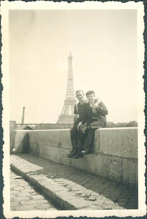 paris-men-together