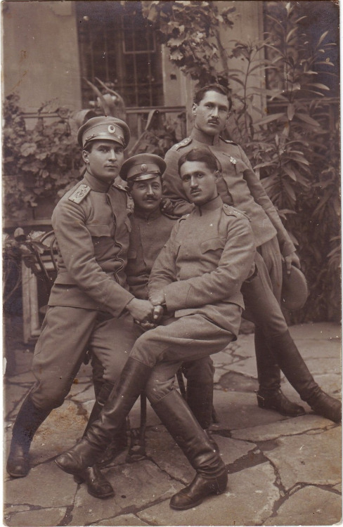 soldiers-together-66500