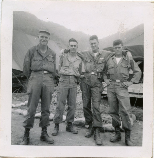 soldiers-together-66501