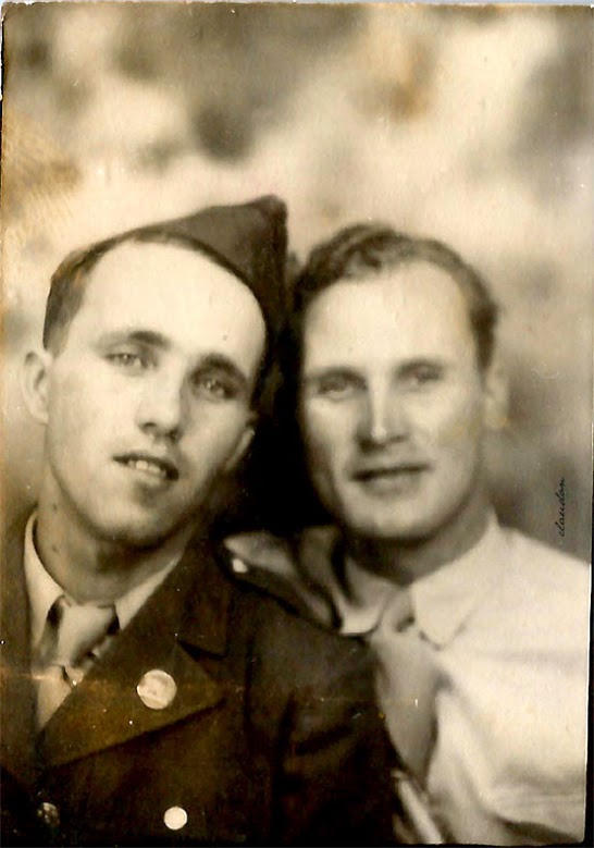 soldiers-together-800