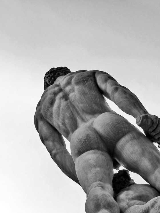 statue-zeus-butt-7