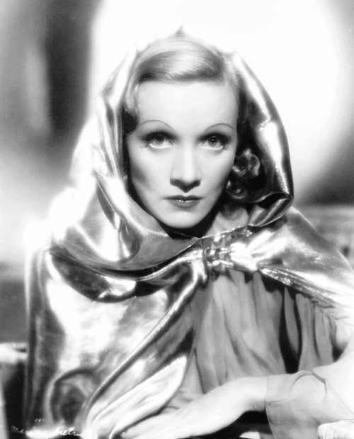 marlene-dietrich-1935