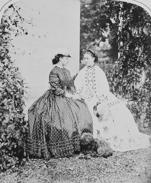 princesses-louise-and-helena-at-osbourne-in-1865