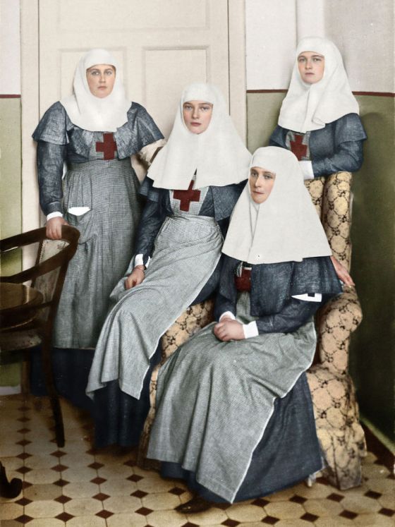 romanov-sisters-and-their-mother-tsarina-alexandra-working-in-a-military-hospital-during-worl-war-i-767x1024