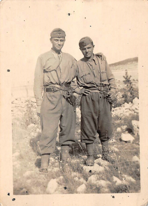 soldiers-together-1500