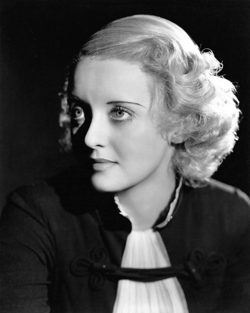 bette-davis-1935-photo-by-elmer-fryer