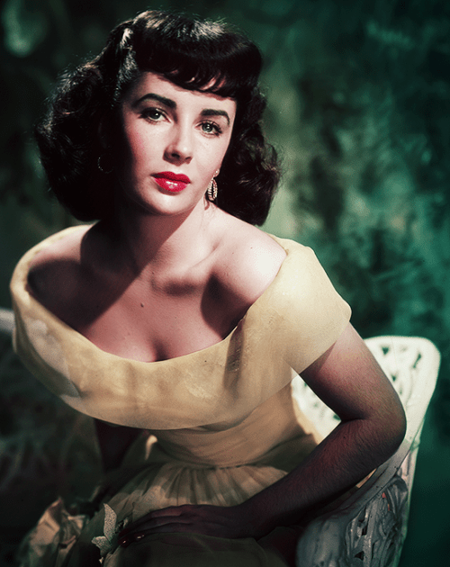 elizabeth-taylor-by-paul-hesse