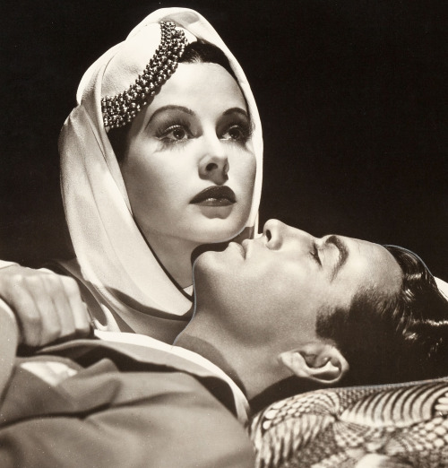 hedy-lamarr-and-robert-taylor-in-lady-of-the-tropics-1939