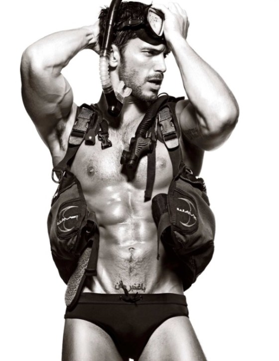 oliver-baggerman-by-valero-rioja-for-desnudo-magazine-5