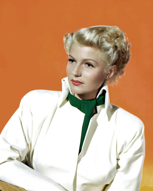 rita-hayworth-in-the-lady-from-shanghai-1947-4