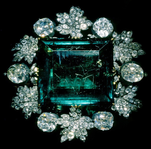 empress-maria-feodorovna-of-russias-emerald-and-diamond-brooch-given-by-catherine-ii-on-the-occasion-of-her-marrige-to-paul-i-1776