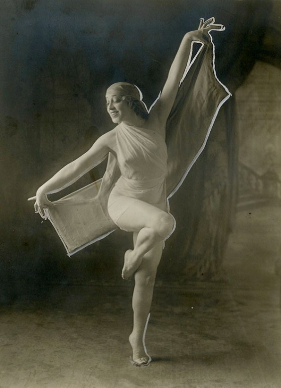 helen-moller-photographed-by-rufus-porter-moody-c-1910s