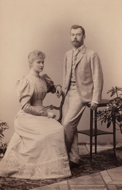 le-tsarevitch-nicolas-et-la-princesse-alix-en-1894