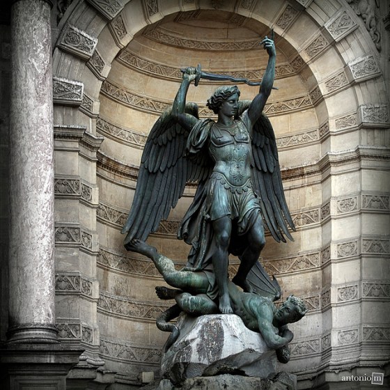 statue-2444