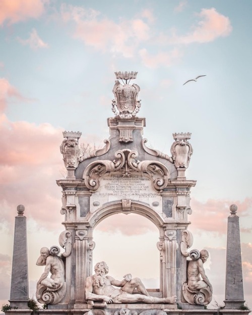 Fontana del Sebeto, Napoli, Italia Marco Criscuolo