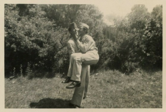 SOLDIERS TOGETHER 528888