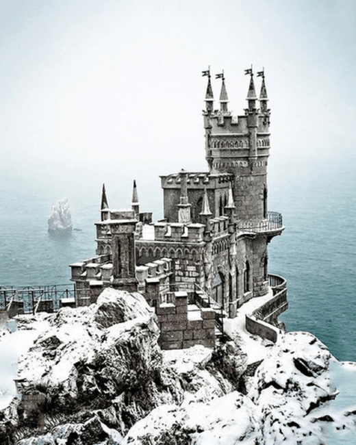 CASTLE SNOW