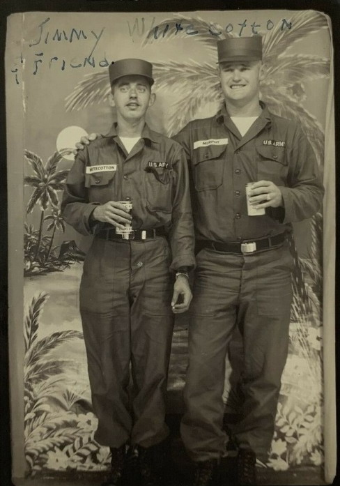 SOLDIERS TOGETHER 521282