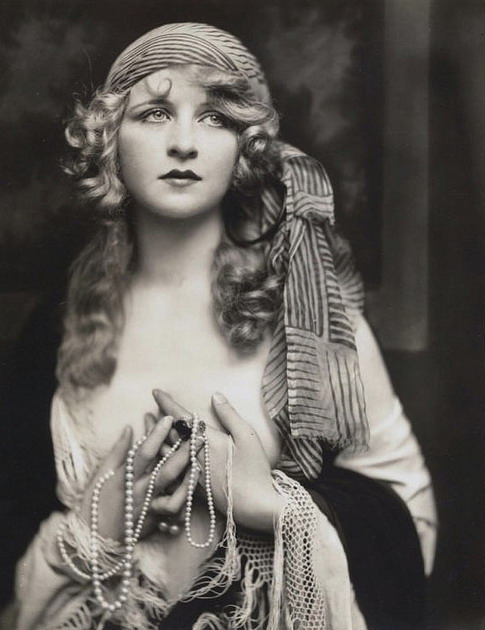 ZIEGFELD FOLLIES 679