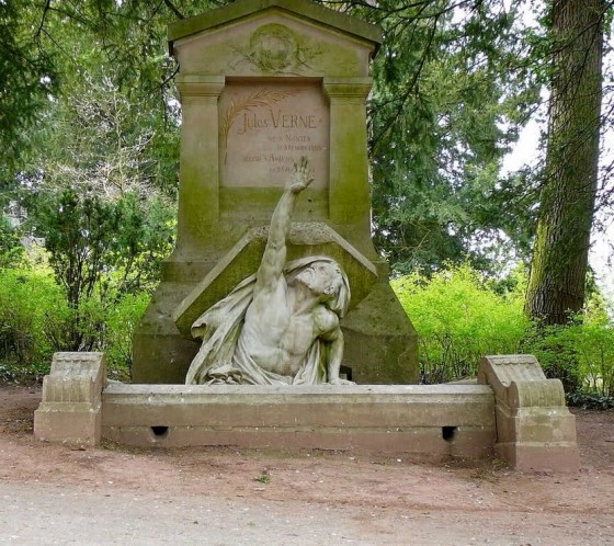 JULES VERNE GRAVE STONE