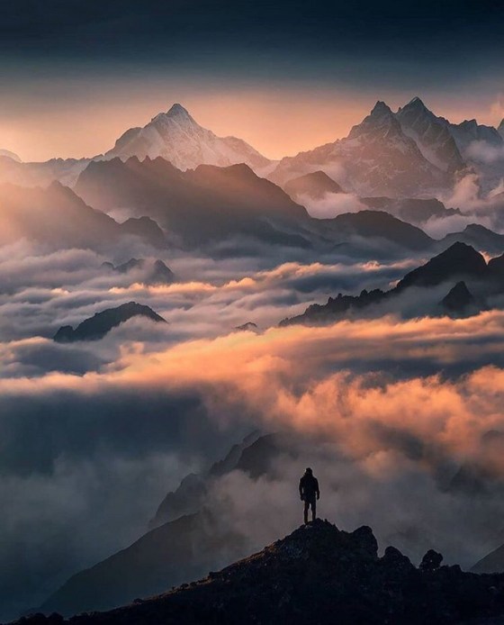 LONE HIKER HIMALAYAS