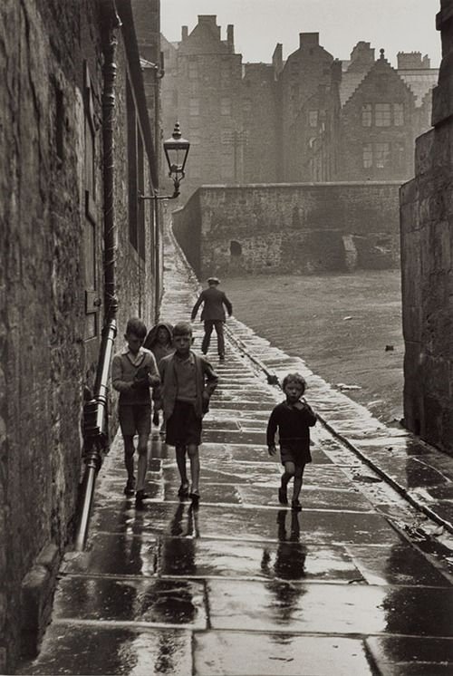 UK Gisle Freund Rue de la Pluie, Newcastle-upon-Tyne, England, 1935