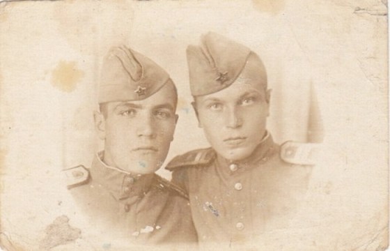 SOLDIERS TOGETHER 521283