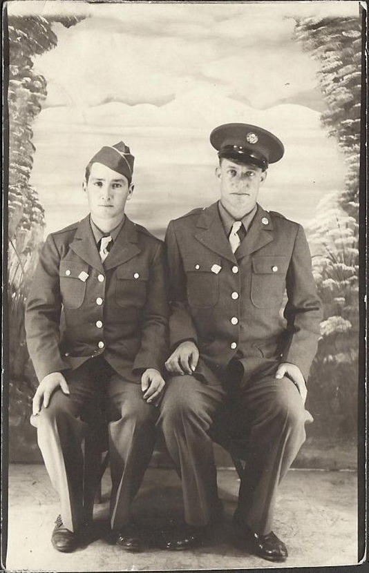 SOLDIERS TOGETHER 521285