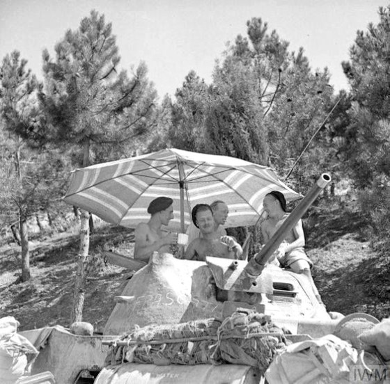 WWII BRITISH TROOPS IN ITALY 1944