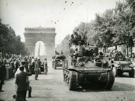 WWII LIBERATORS PARADE PARIS