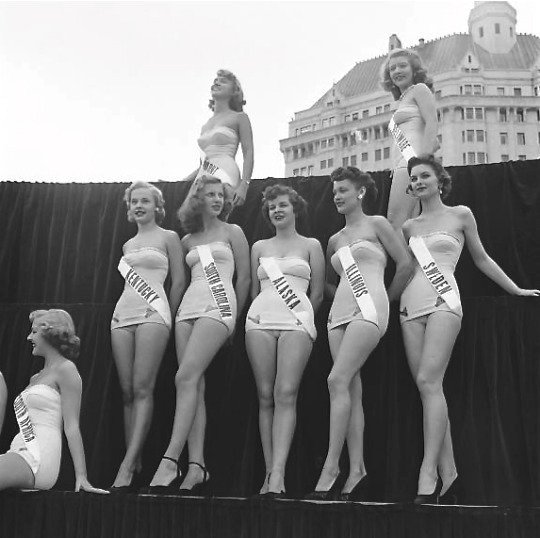 MISS UNIVERSE 50s 9