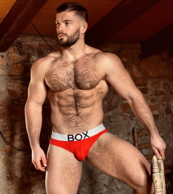 RED UNDERWEAR 36800000