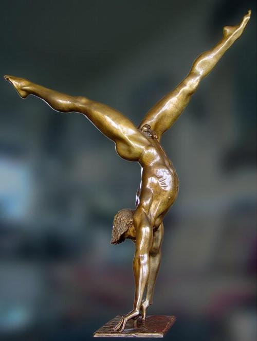 STATUE GYMNAST