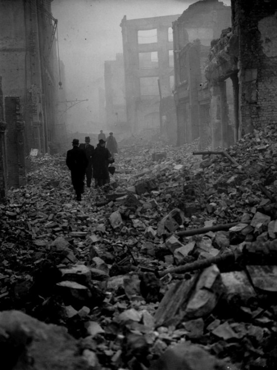 WWII END BERLIN IN RUINS 67