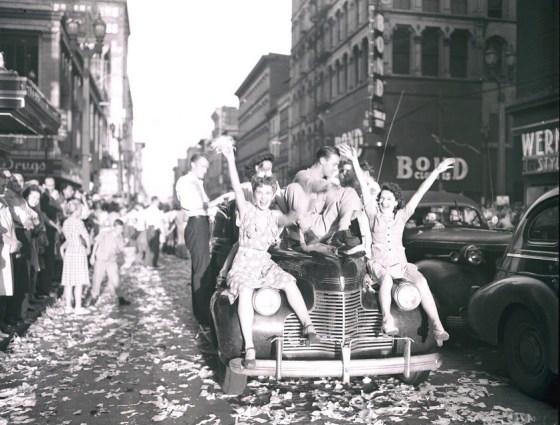 WWII END PARADE ST LOUIS