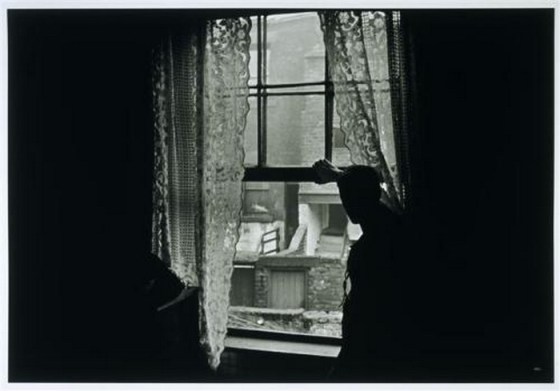 Gisele Freund, Man at the window in Newcastle-on-Tyne,1935