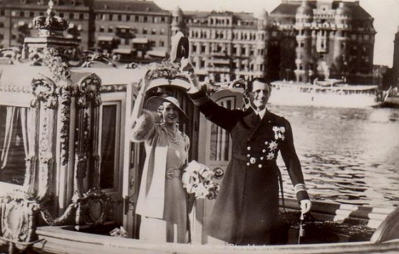 KING AND QUEEN OF SWEDEN BOAT