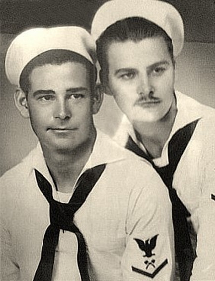 SAILORS TOGETHER 2437