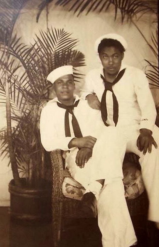 SAILORS TOGETHER 2499