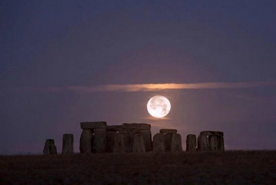 STONEHENGE MOON 57