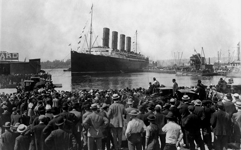 titanic-leaving-england.jpg