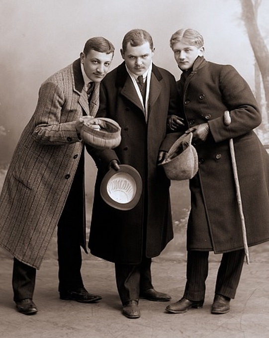 3 MEN TOGETHER 24742