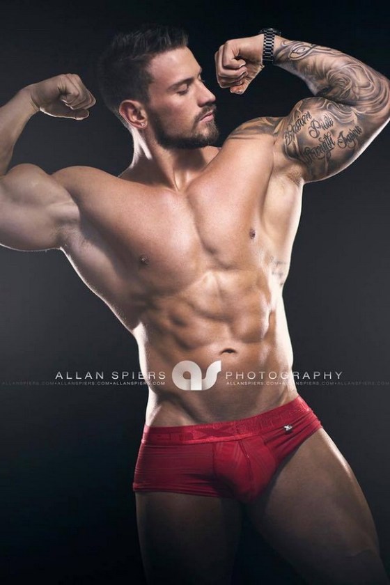 RED UNDERWEAR 579007