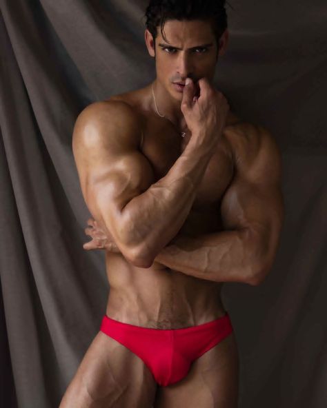RED UNDERWEAR 579012