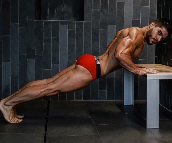 RED UNDERWEAR 579016